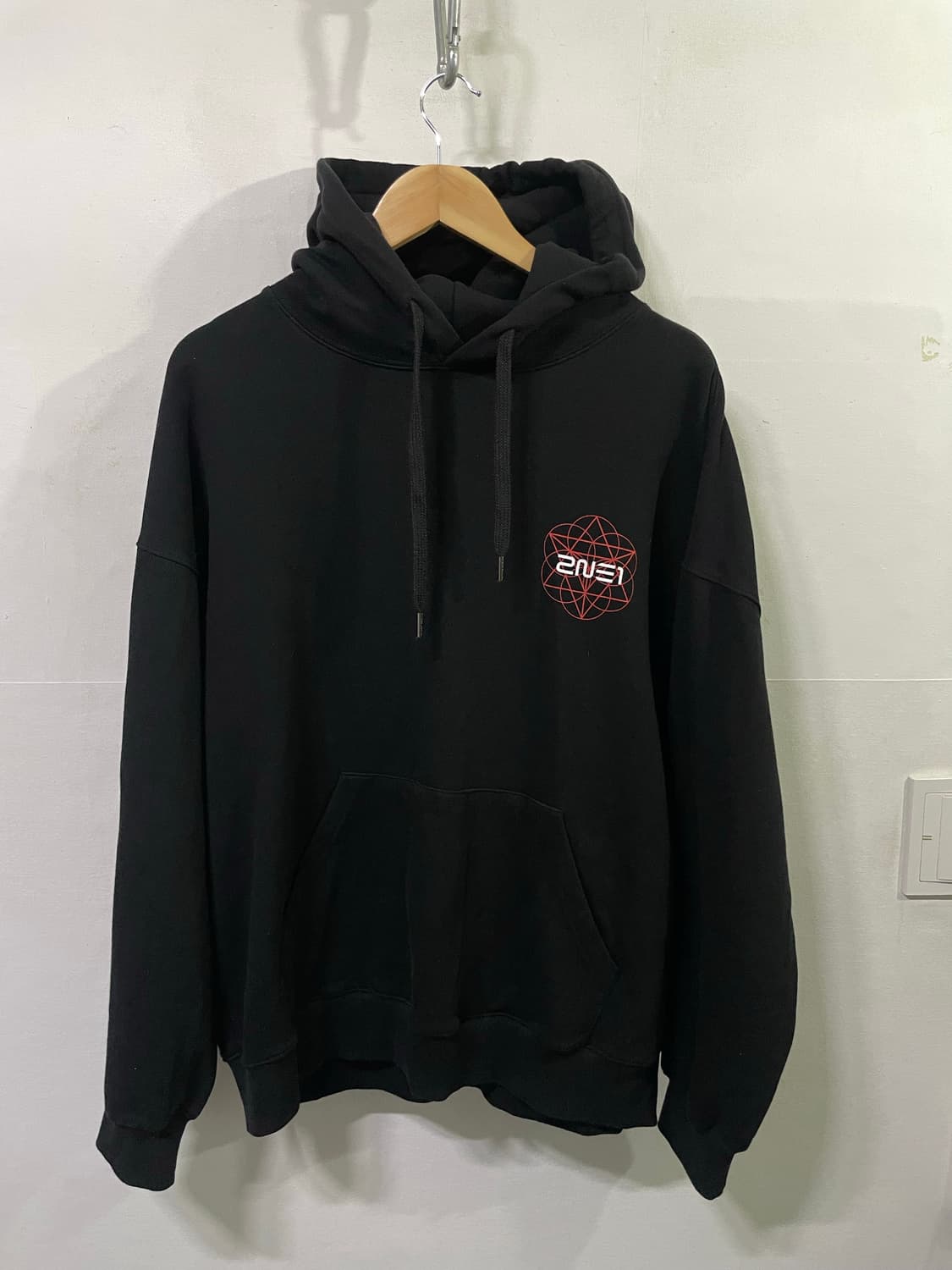 2NE1 블랙 후드티 XL 한정판 상품이미지2