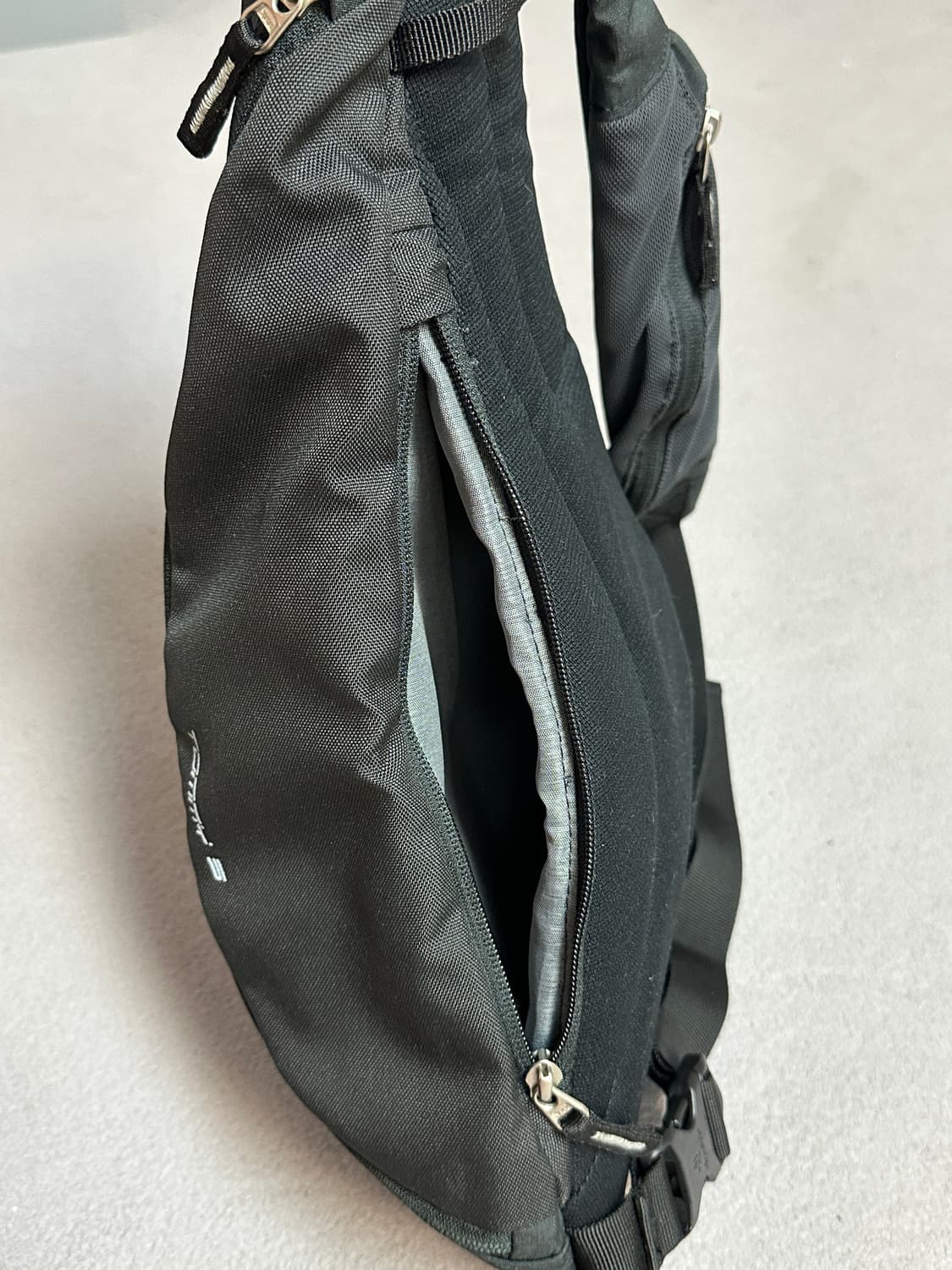 도이터 토미 슬링백 상품이미지4