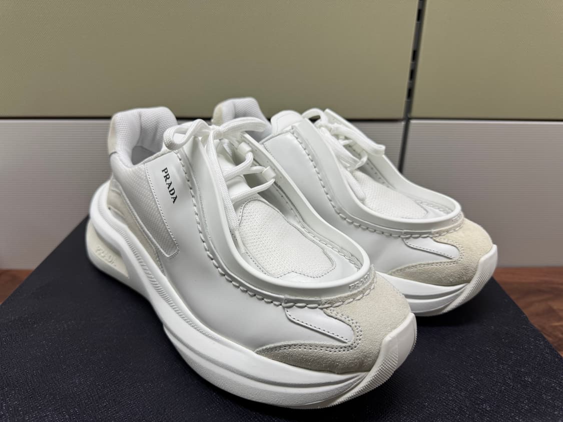 [UK 8] 프라다 브러시드 레더 패널 청키 스니커즈 화이트 상품이미지2