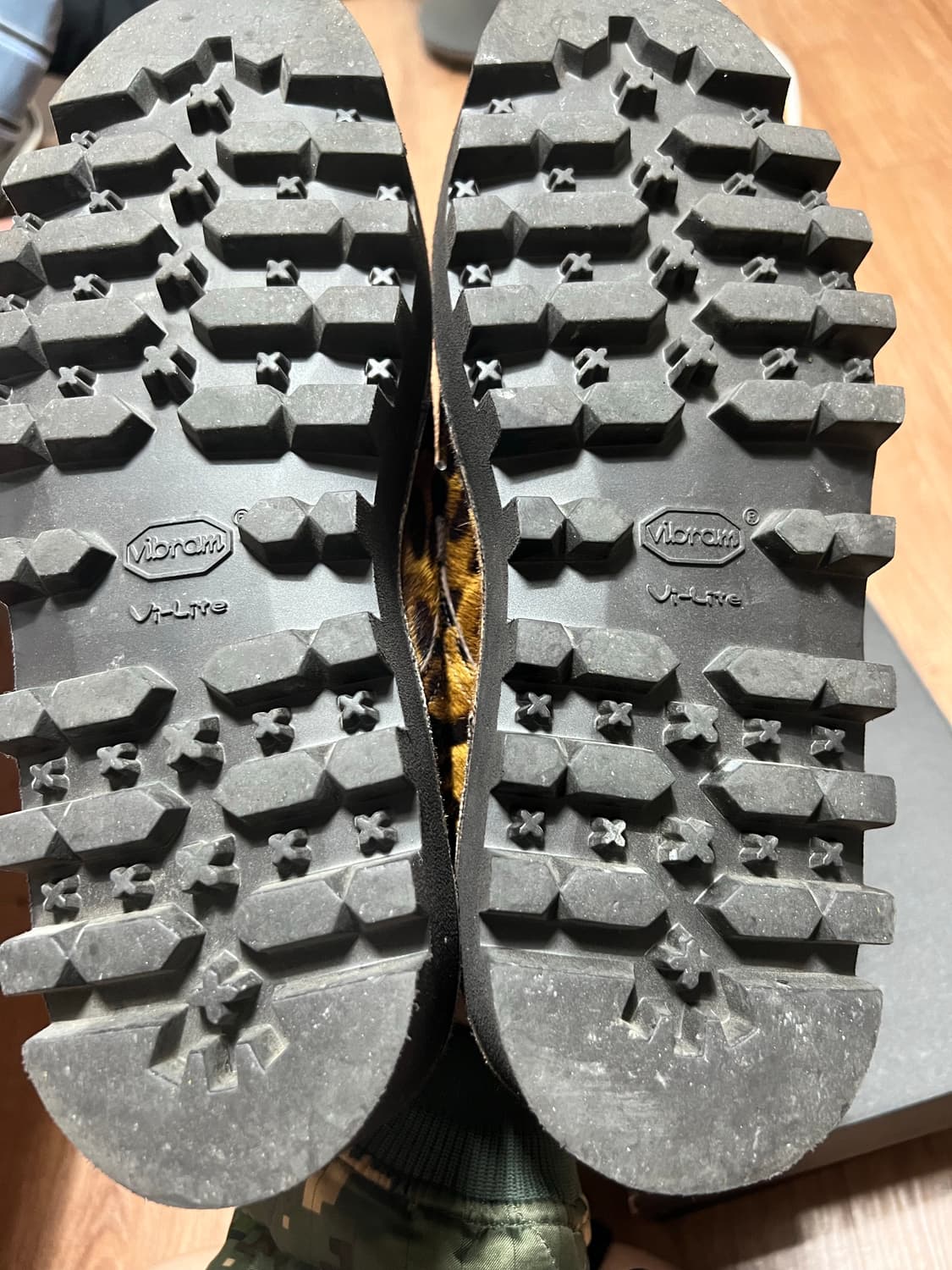 클락스 x 엔지니어드가먼츠 데저트 칸 레오파드 uk 9 상품이미지3