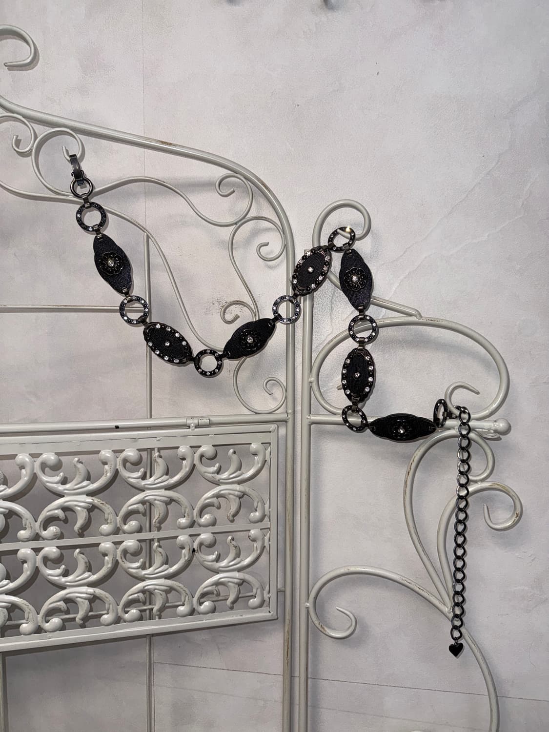 Black oriental flower cubic chain belt 상품이미지1