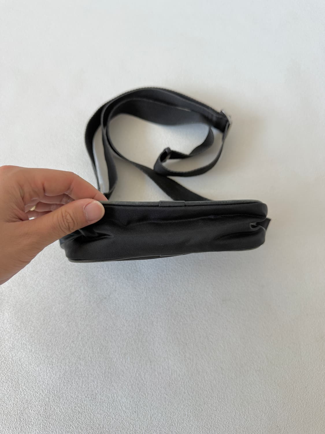 아이그너(Aigner) 나일론&레더 미니 크로스백 상품이미지3