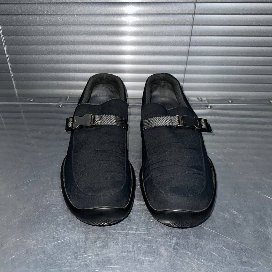 00s 그레이 프라다 스포츠 버클 로퍼 상품이미지2