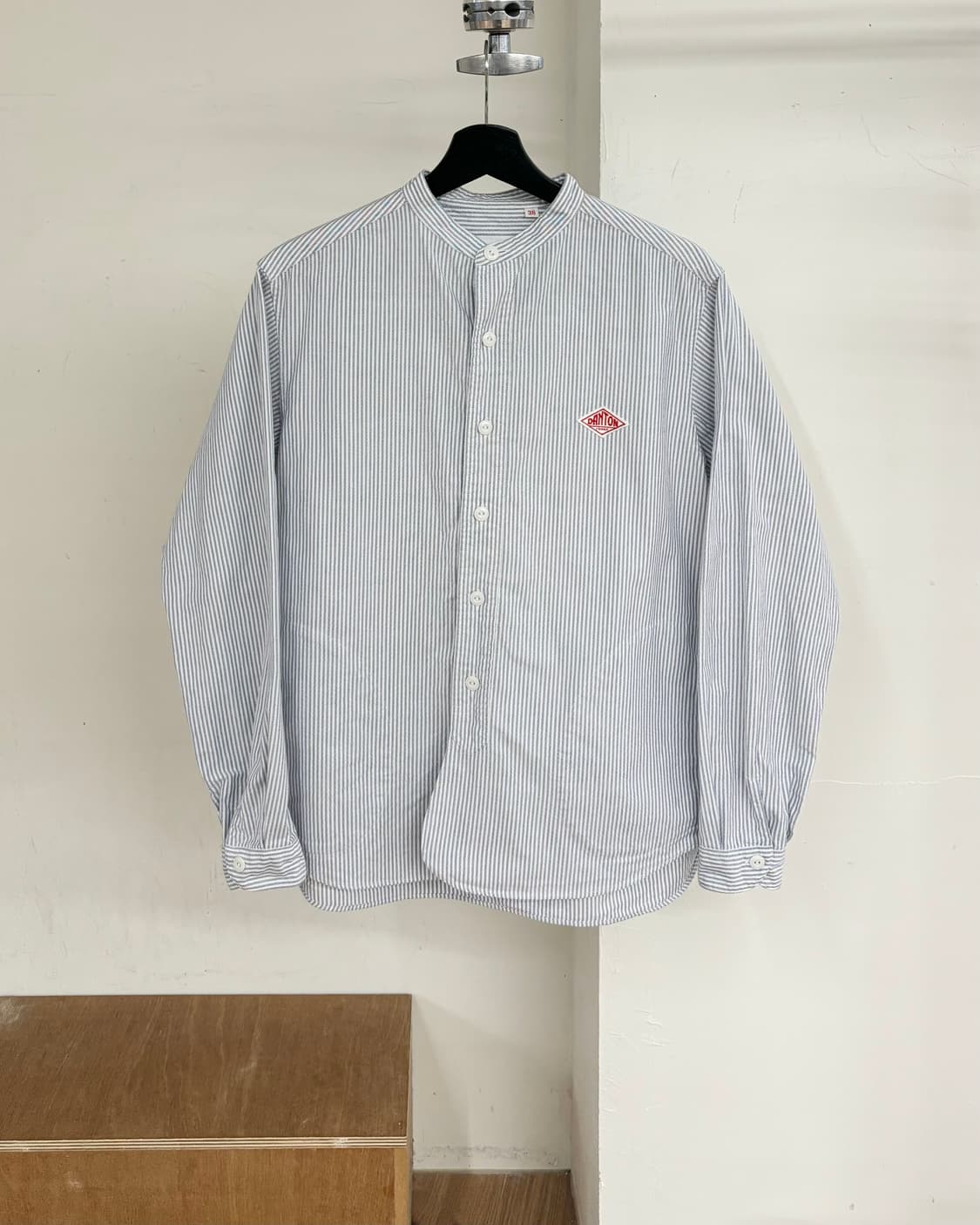 단톤 스트라이프 밴드 카라 셔츠 상품이미지1