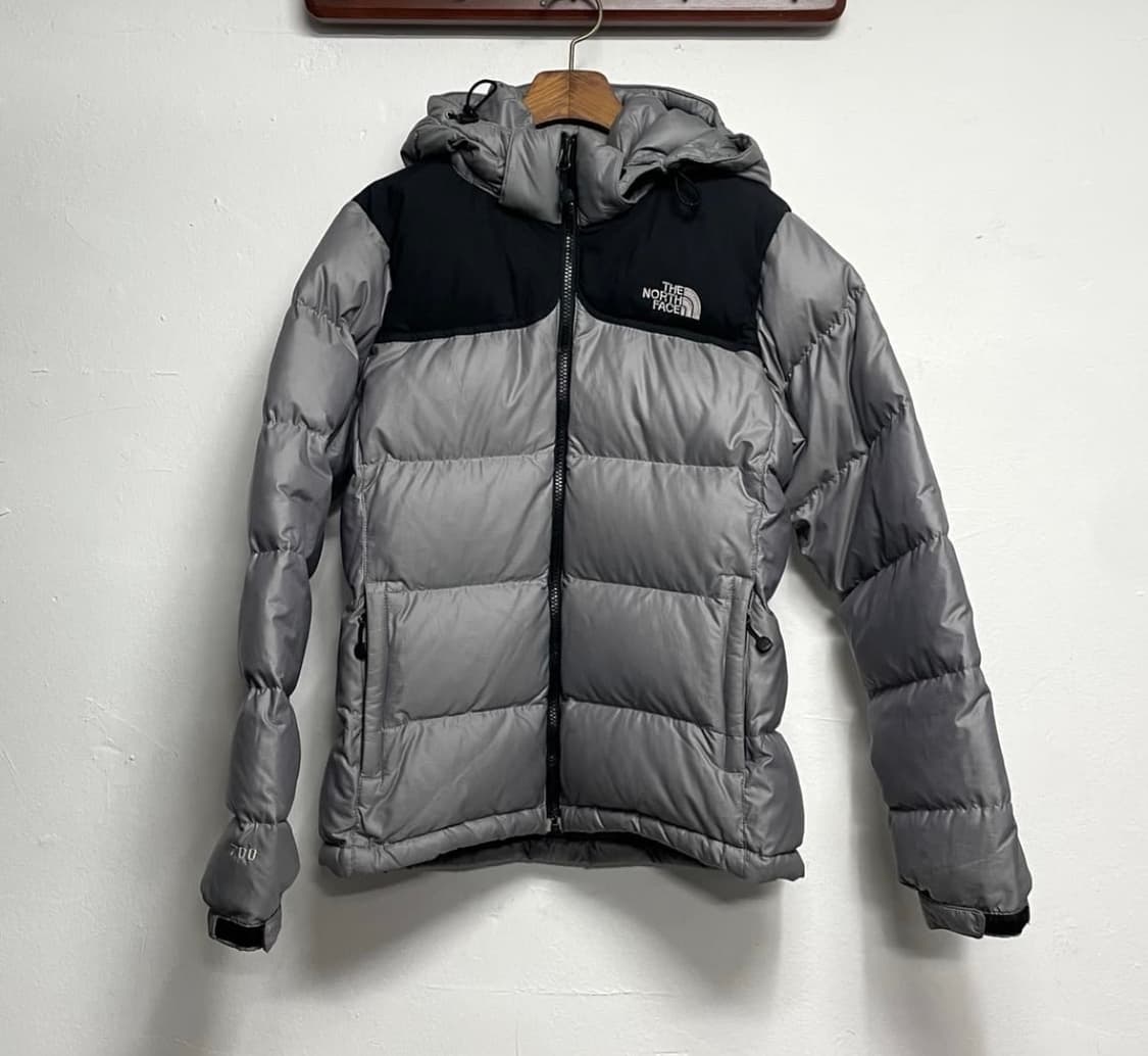 노스페이스 (우먼) 그레이 700 구스다운 패딩 상품이미지1