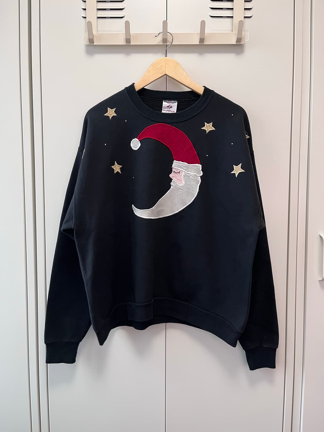 Jerzees 크리스마스 산타 자수 패치 오버핏 맨투맨 상품이미지5