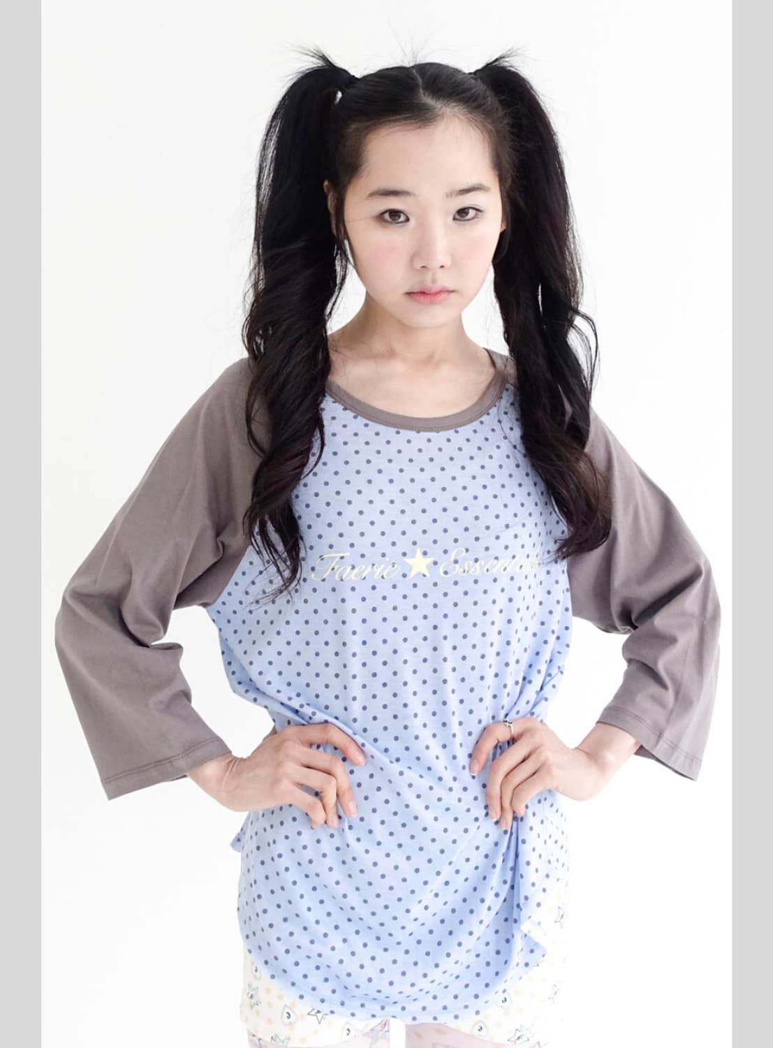 [F.E.E.S] dot raglan sleeve top 상품이미지1