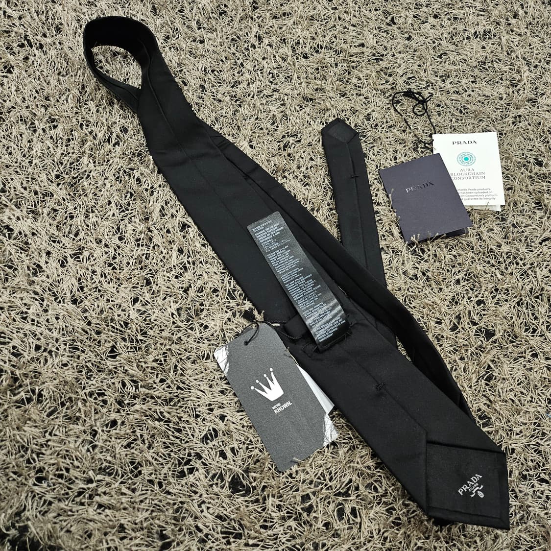 프라다 삼각로고 사피아노 리나일론 넥타이 상품이미지3