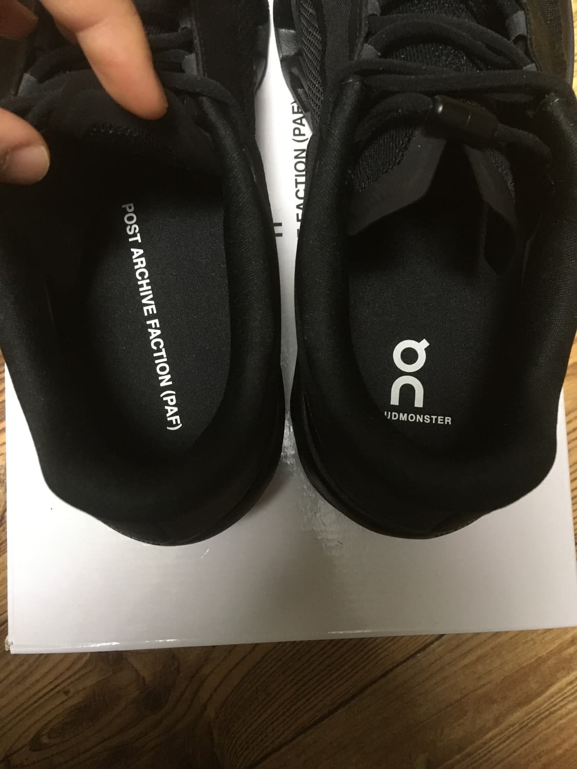 온러닝 파프 클라우드몬스터2 블랙 판매합니다  상품이미지3