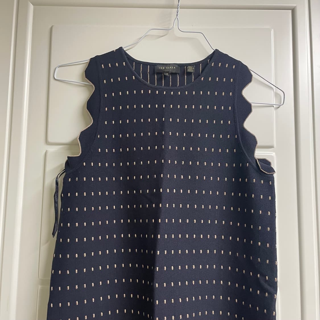 TED BAKER네이비골드 슬리브리스 원피스 상품이미지2