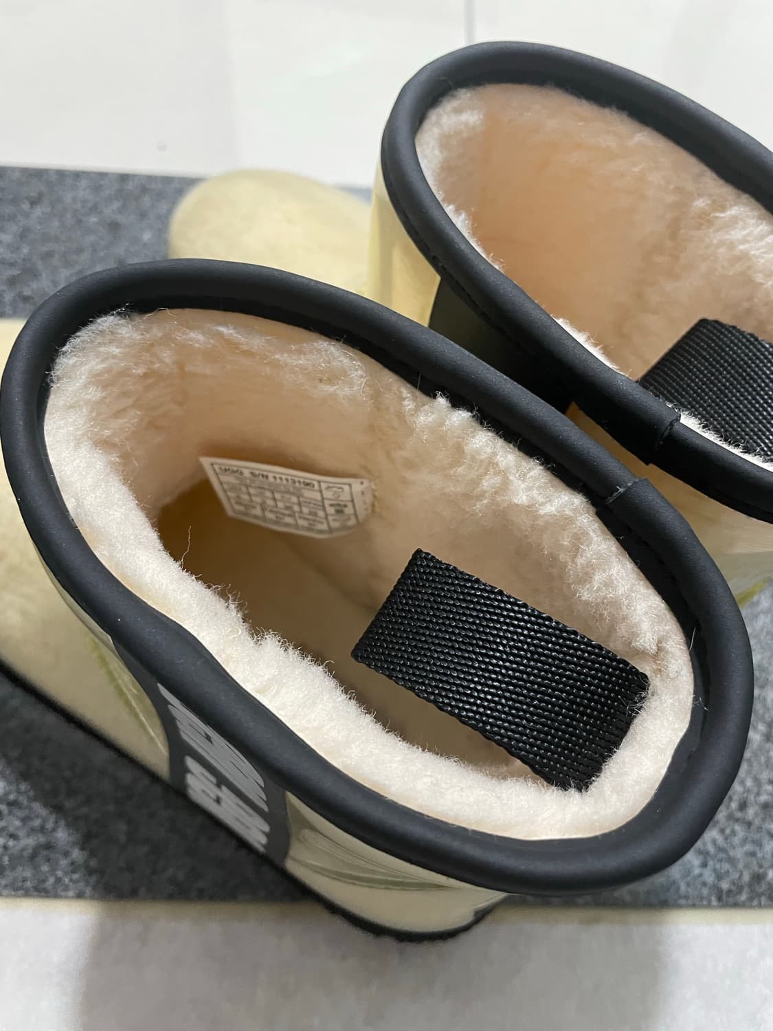 미국 UGG 로고 그래픽 클리어 미니 부츠 상품이미지6