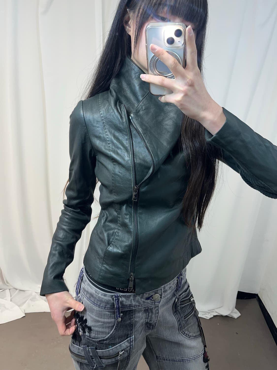 사선 지퍼 하이넥 카키 레더 자켓 상품이미지6