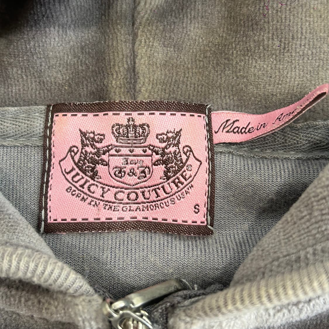 Juicy coutrue 쥬시꾸뛰르 백프린팅 그레이 벨벳 후드집업   상품이미지6