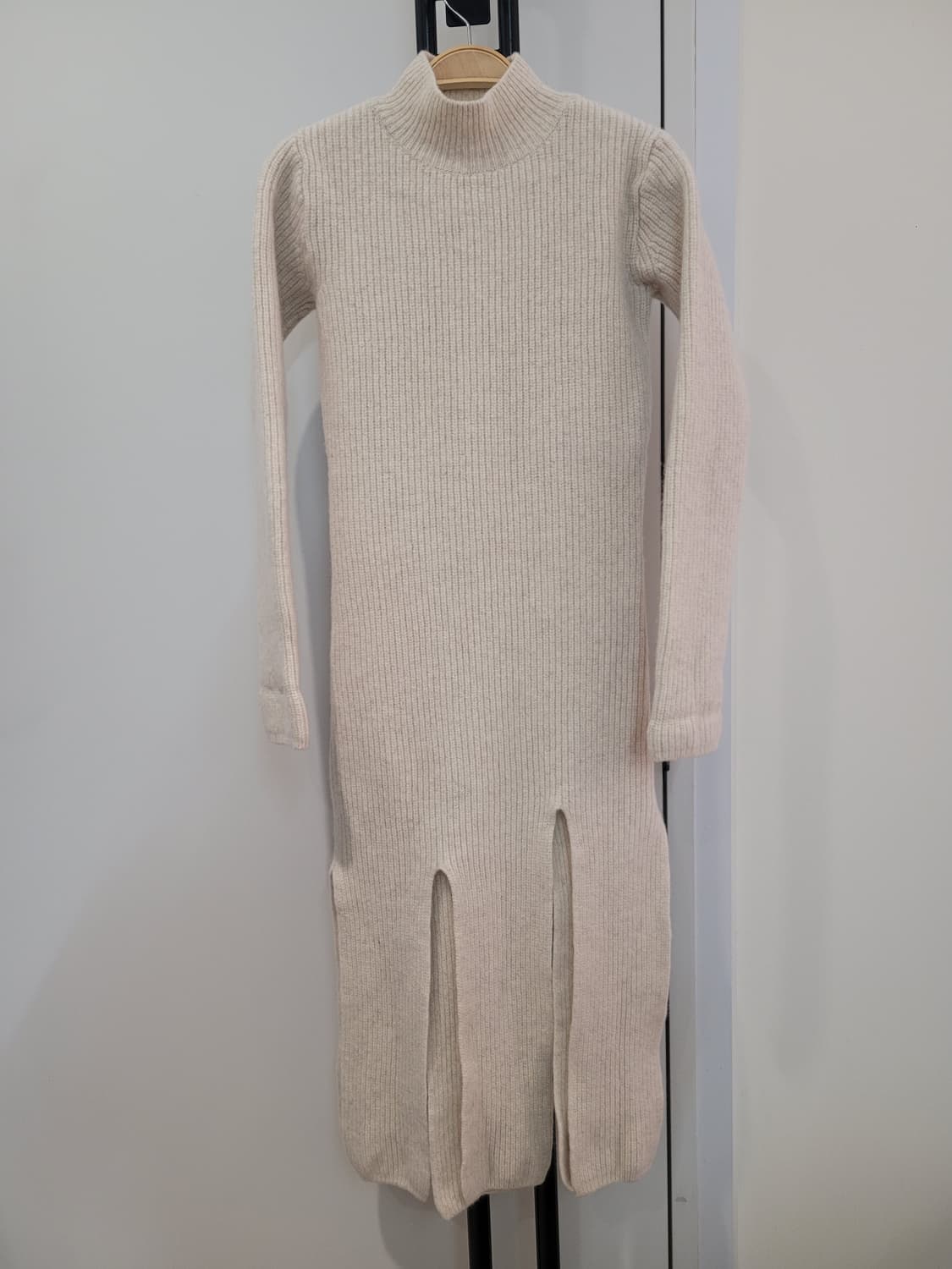 블랙푸시아 아이보리 니트 원피스 트임 디테일 44~55 상품이미지2