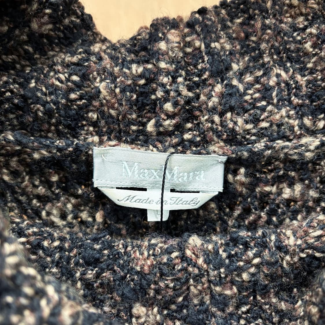 막스마라 루즈핏 부클레 카울넥 긴팔 니트 밑단 스트링 디테일 블랙 브라운 상품이미지7