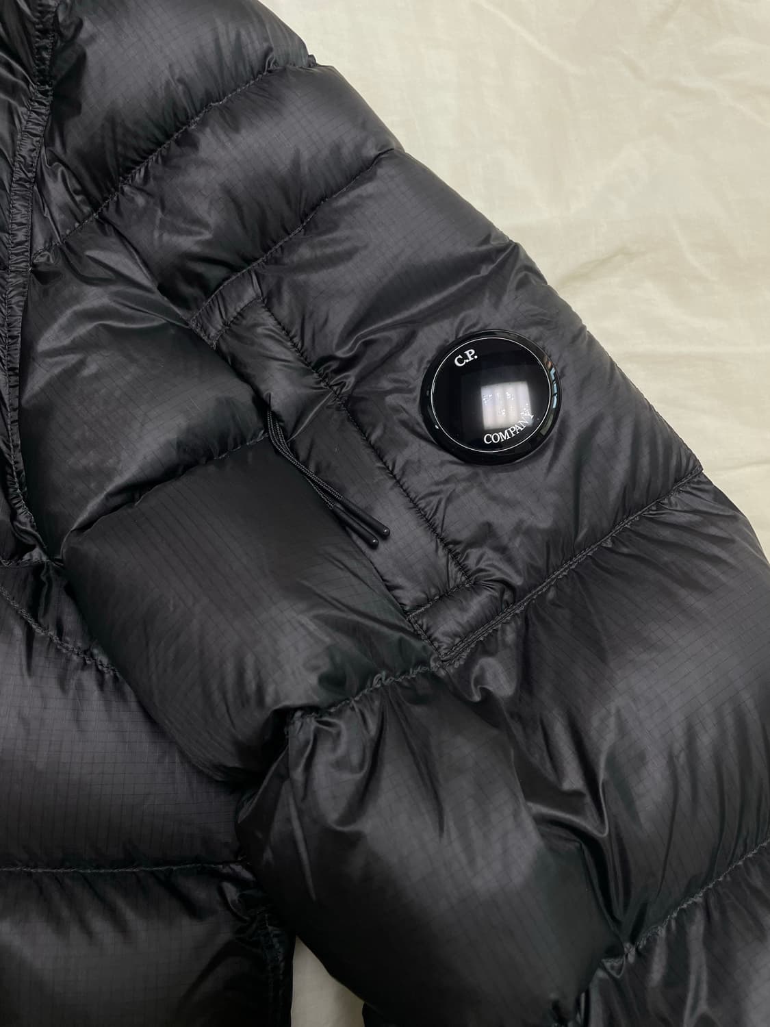 L 24FW CP컴퍼니 DD쉘 다운 자켓 블랙 상품이미지3