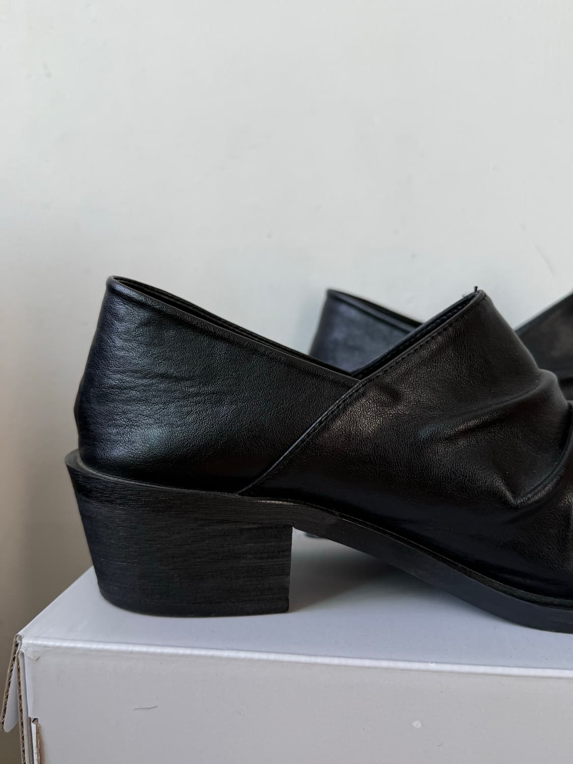 더에펠 클래식 셔링 소가죽 스틸레토 블로퍼 (레더 드레이핑 로퍼) 상품이미지3