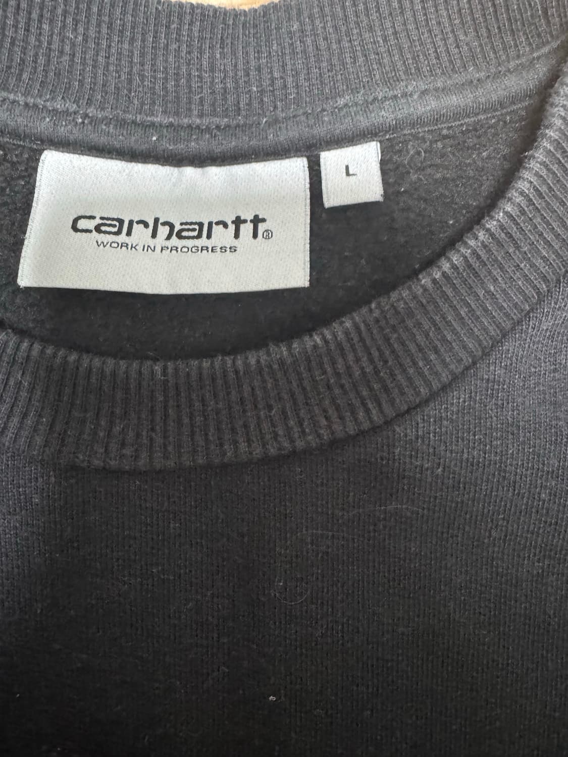 칼하트 wip 스테이트 패치 맨투맨 블랙 상품이미지3