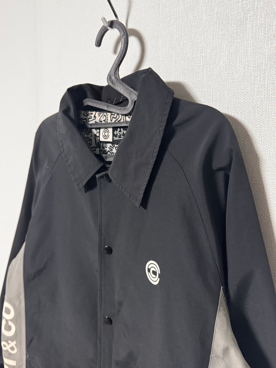 CHARI & CO Keith Haring 콜라보 어스 코치자켓 상품이미지1