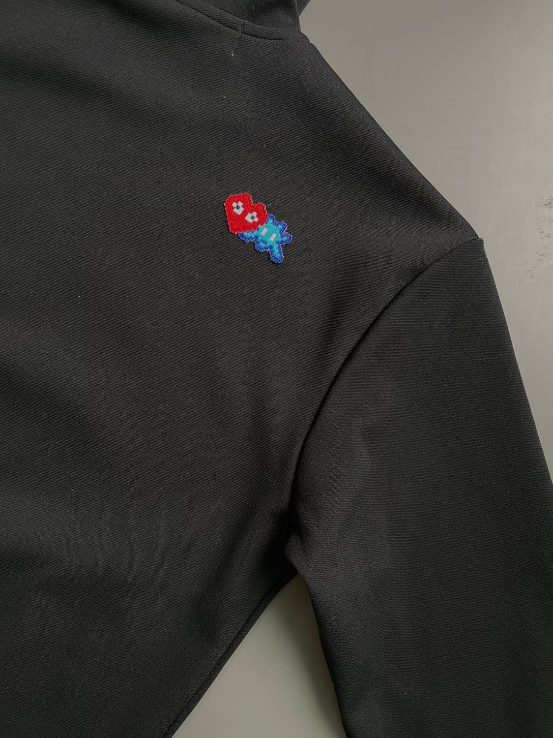 [L] 꼼데가르송X인베이더 픽셀 와펜 후드집업 상품이미지5