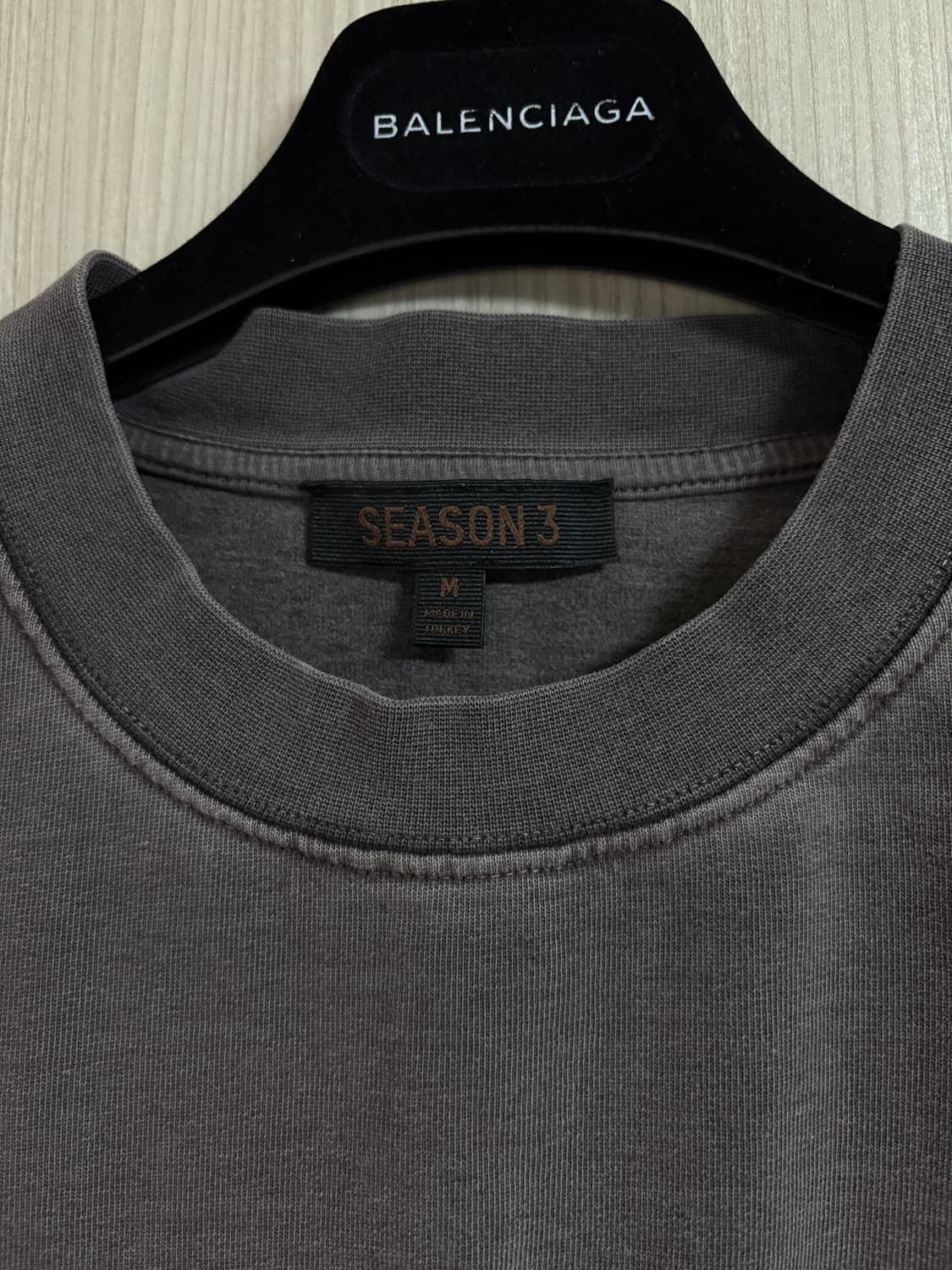 이지 시즌3 다크브라운 티셔츠 상품이미지2