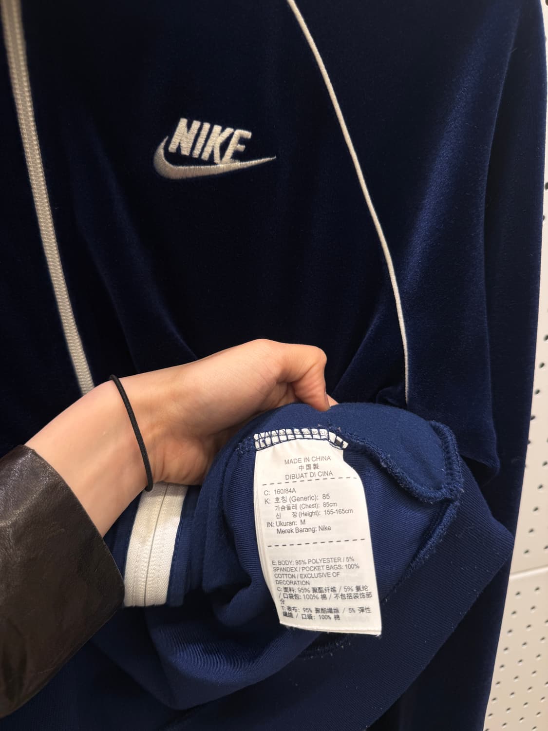 나이키 벨벳 크롭 트랙탑 져지 네이비  U9 상품이미지5