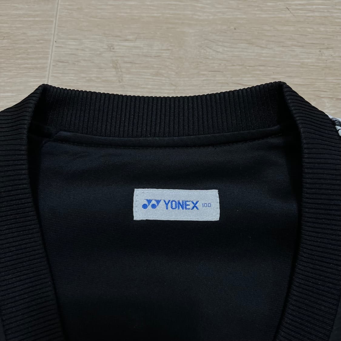 요넥스 사이드라인 테이핑 브이넥 바람막이 웜업 풀오버 [블랙] L/100 상품이미지5