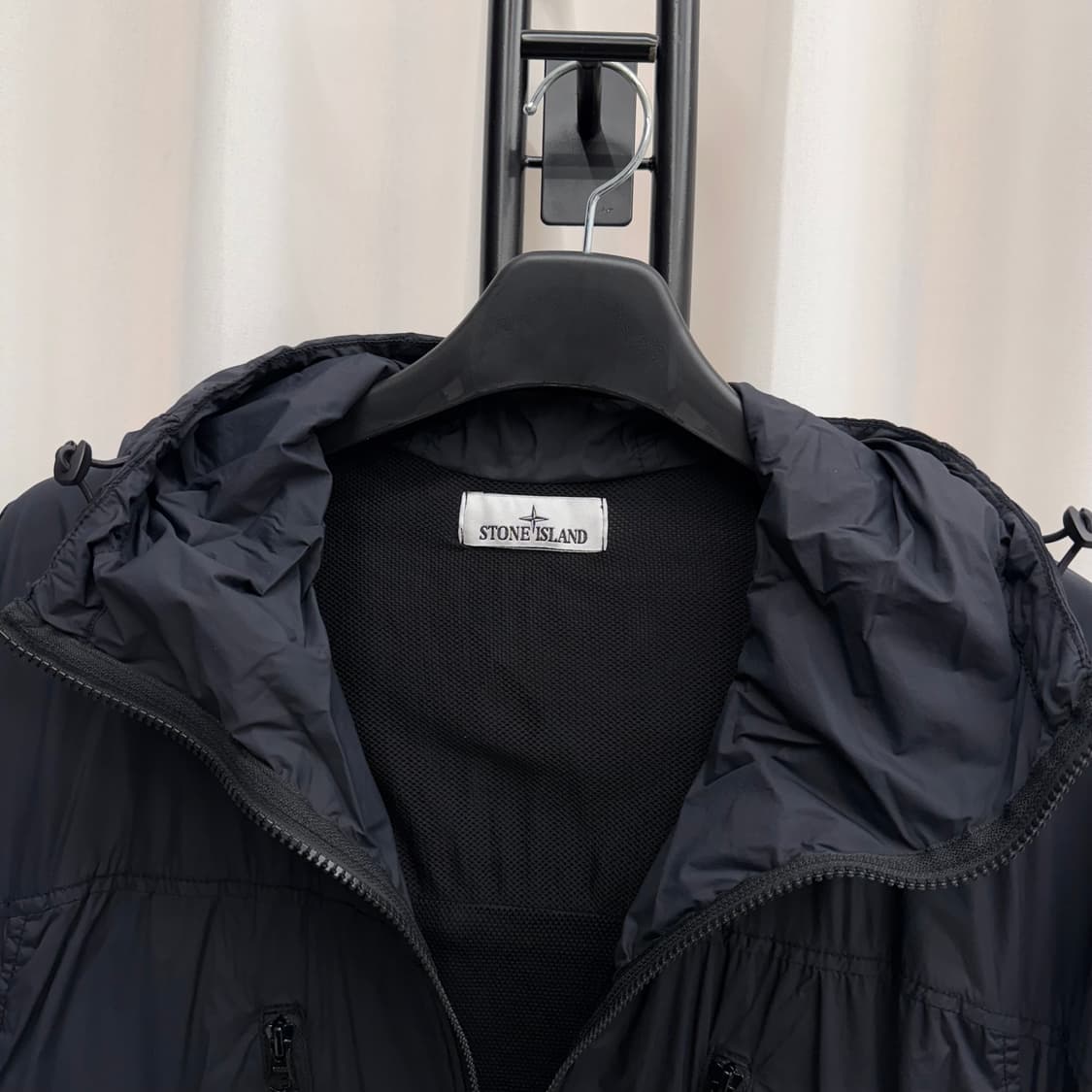 [24SS/L] 스톤아일랜드 후드 바람막이 블랙 상품이미지3