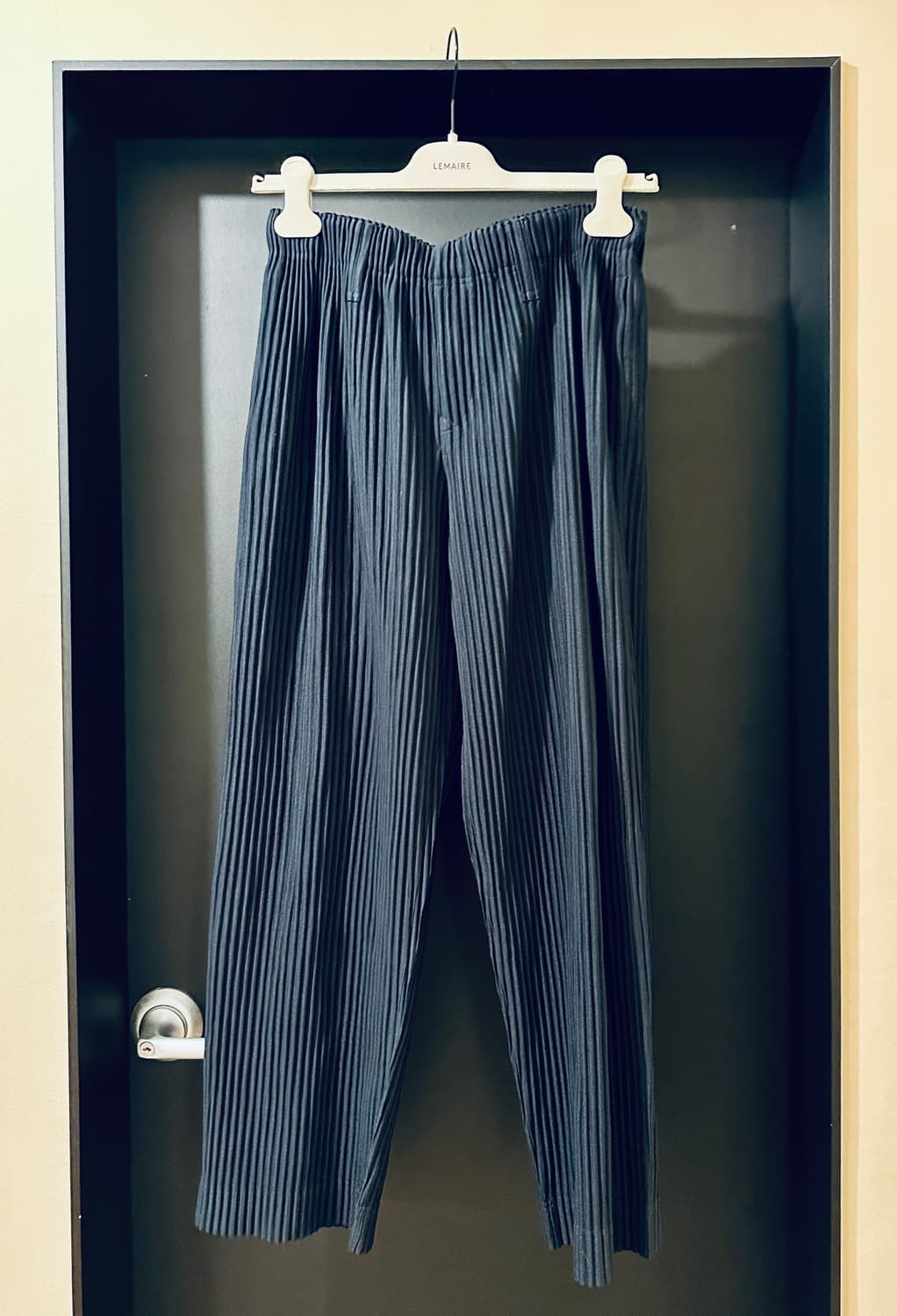 옴므플리세 이세이미야케 베이직 스트레이트 팬츠 네이비 1사이즈 상품이미지2