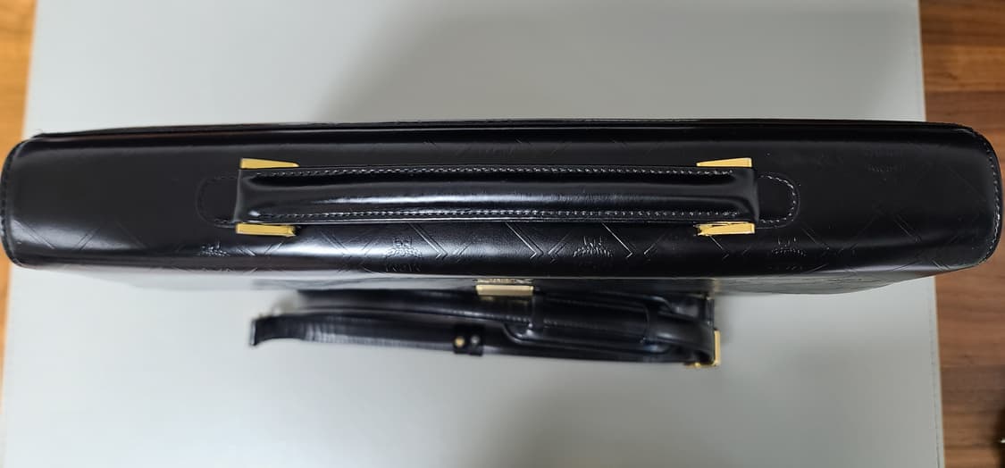 MCM 빈티지 블랙 엠보싱 가죽 서류가방 상품이미지3