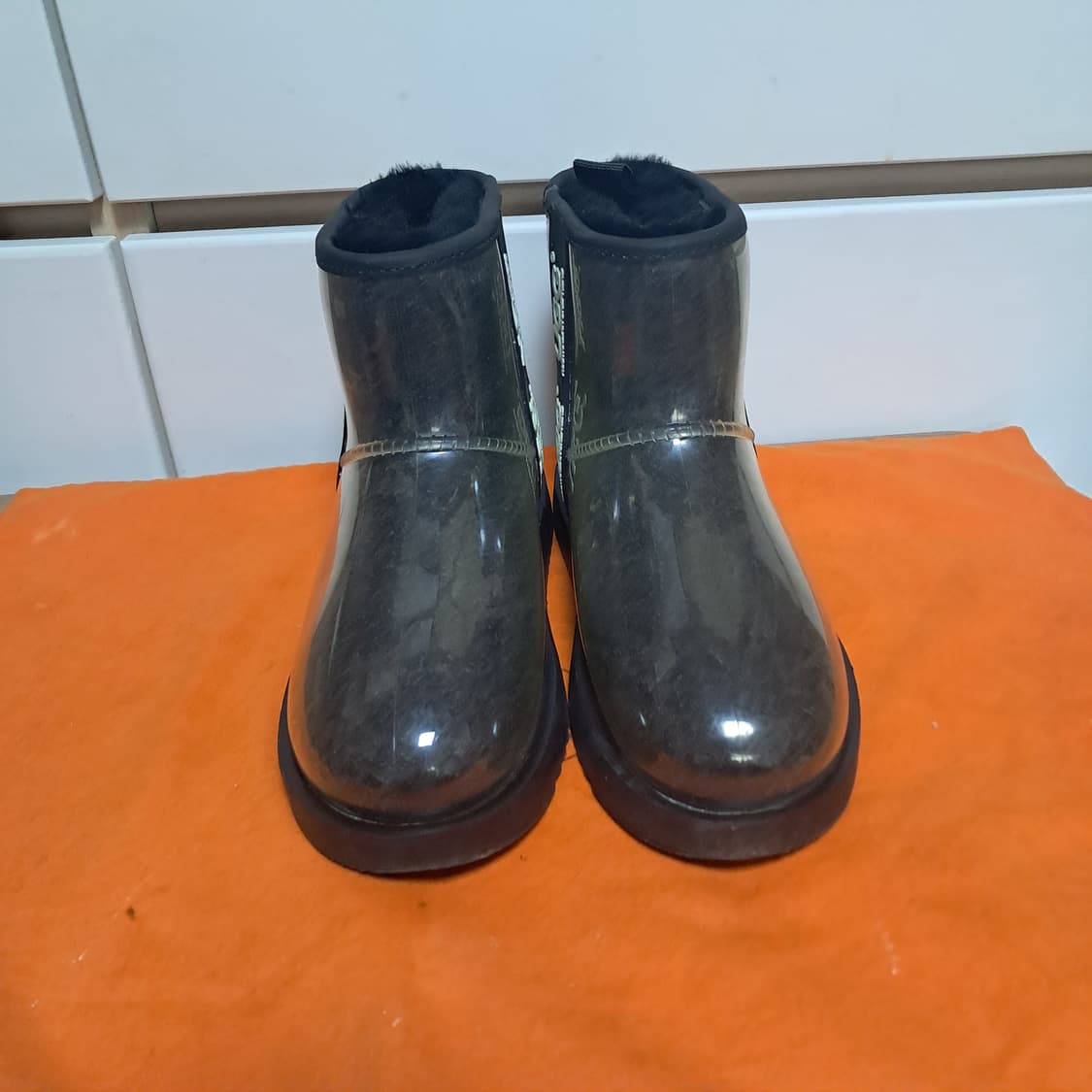 UGG 어그 클리어 부츠 블랙 US7 (230~발볼 좁은240) 상품이미지2