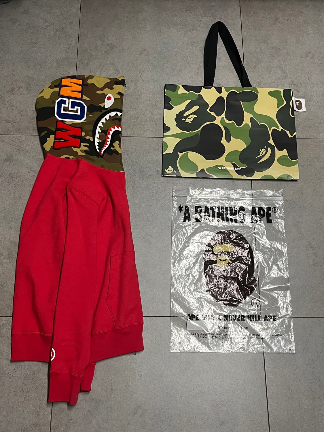 새상품급)베이프 레드 적계 샤크 후드집업  상품이미지1