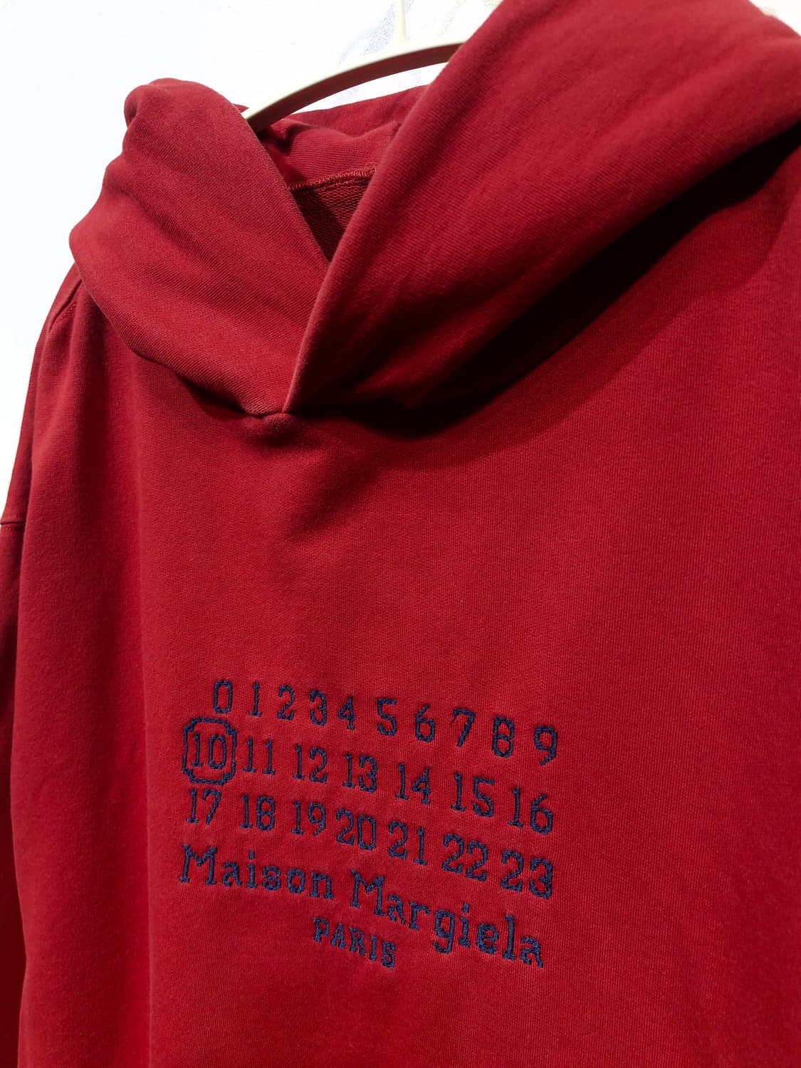 메종마르지엘라(Maison Margiela)넘버링 로고자수 후드 레드 상품이미지4