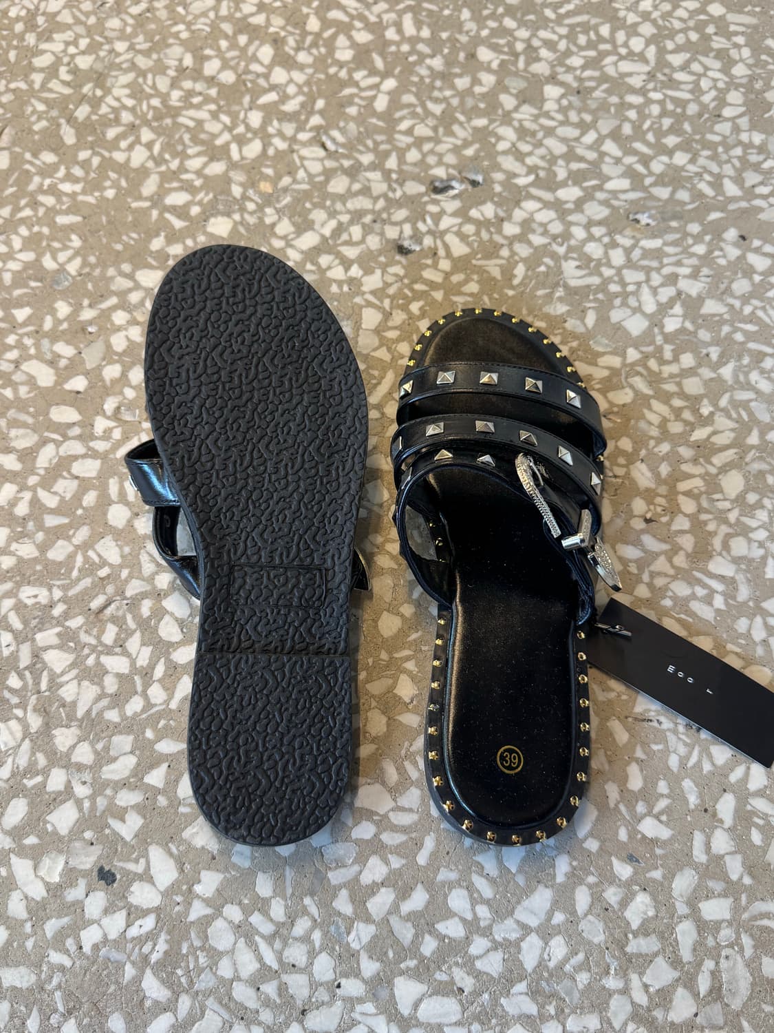Valentino Garavani  Rock Stud Flat   상품이미지3