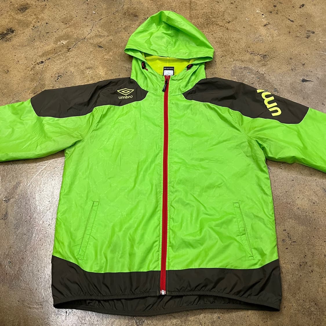 [정품] 엄브로 형광 바람막이 후드 집업 b16 상품이미지3