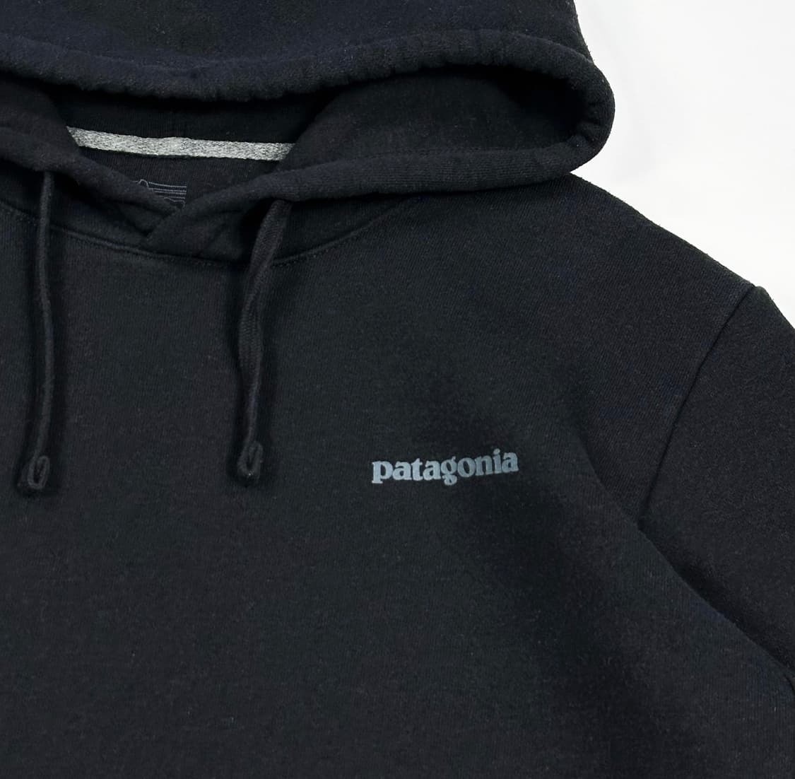 파타고니아 시그니처 로고 블랙 후드티 (M) 상품이미지3