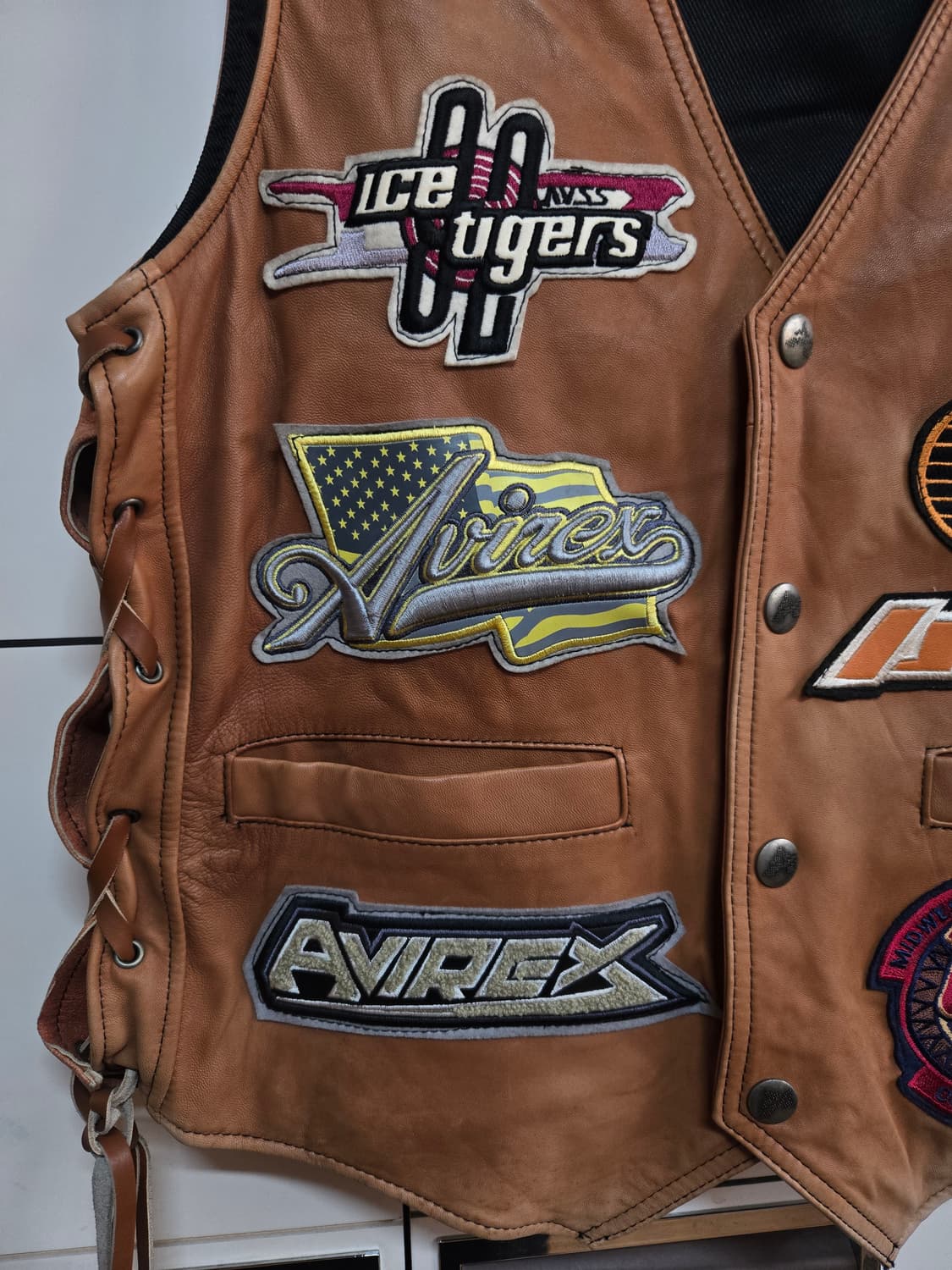 빈티지 느낌의 양가죽 패치 레더 베스트 상품이미지2