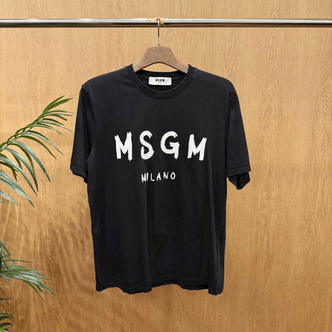 MSGM 밀라노 빅로고 프린트 반팔 티셔츠 라운드넥 블랙 상품이미지1