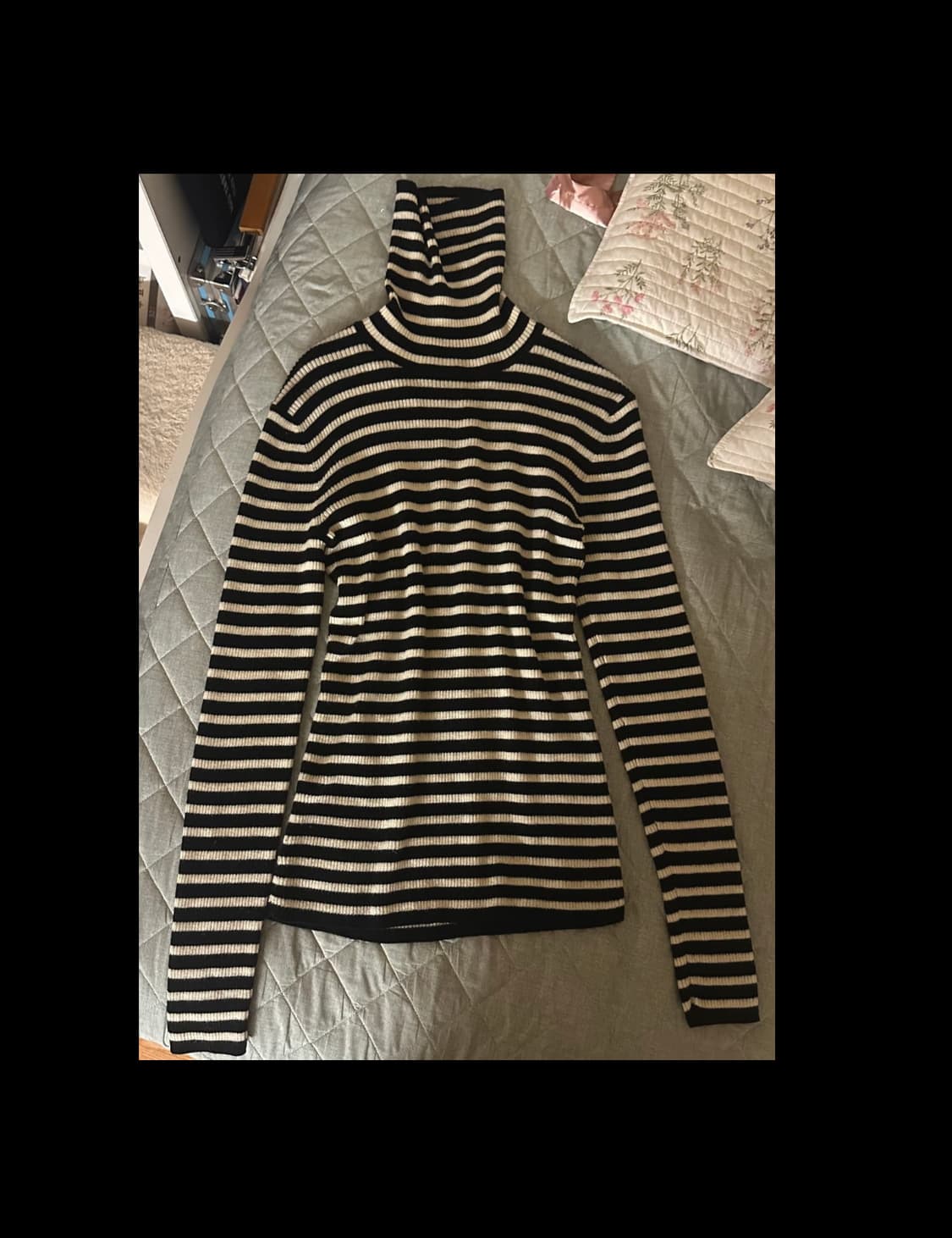 유니클로 모100 터틀넥 스트라이프 니트 상품이미지1