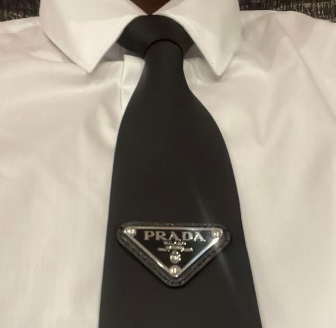 프라다 레더 빈티지 브로치 상품이미지1