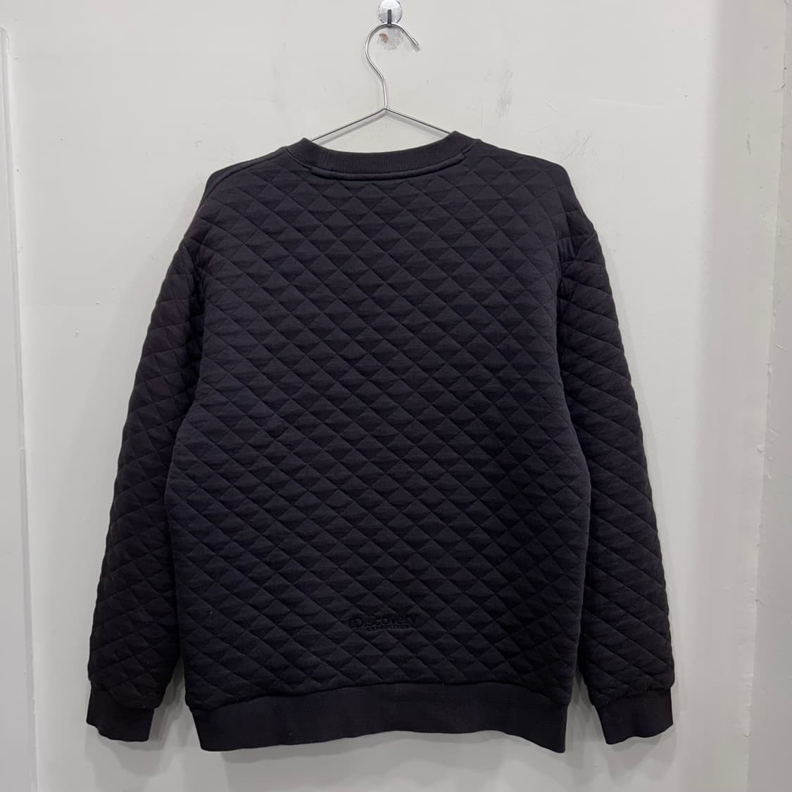 디스커버리 퀼티드 코튼 라운드 맨투맨 상품이미지5