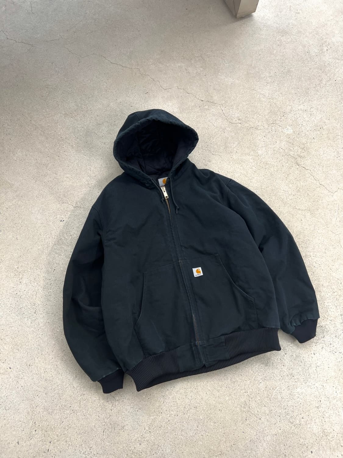 칼하트 J140 블랙 액티브 자켓  상품이미지2