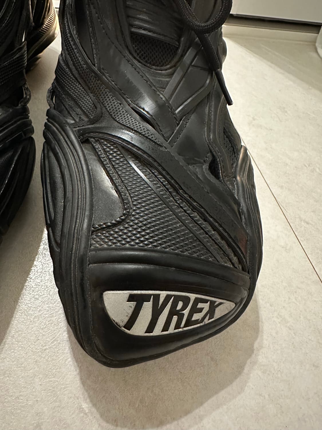 (44)발렌시아가 타이렉스 상품이미지3