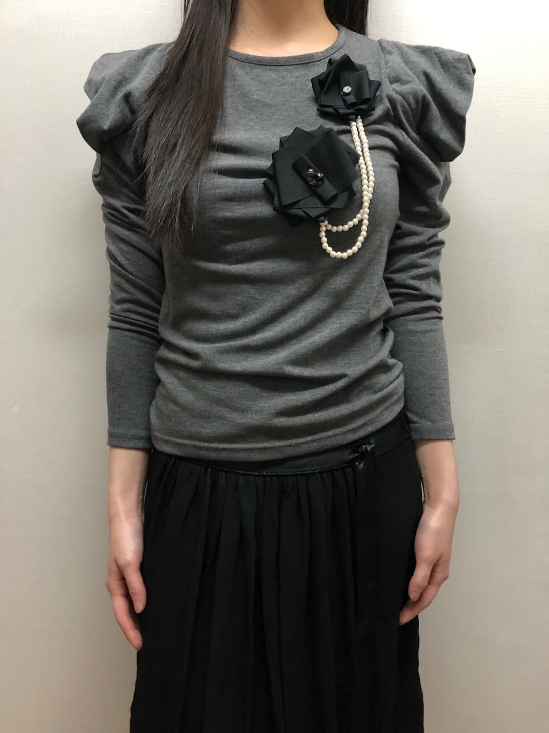 빈티지 그레이 플라워 셔링 탑 상품이미지1