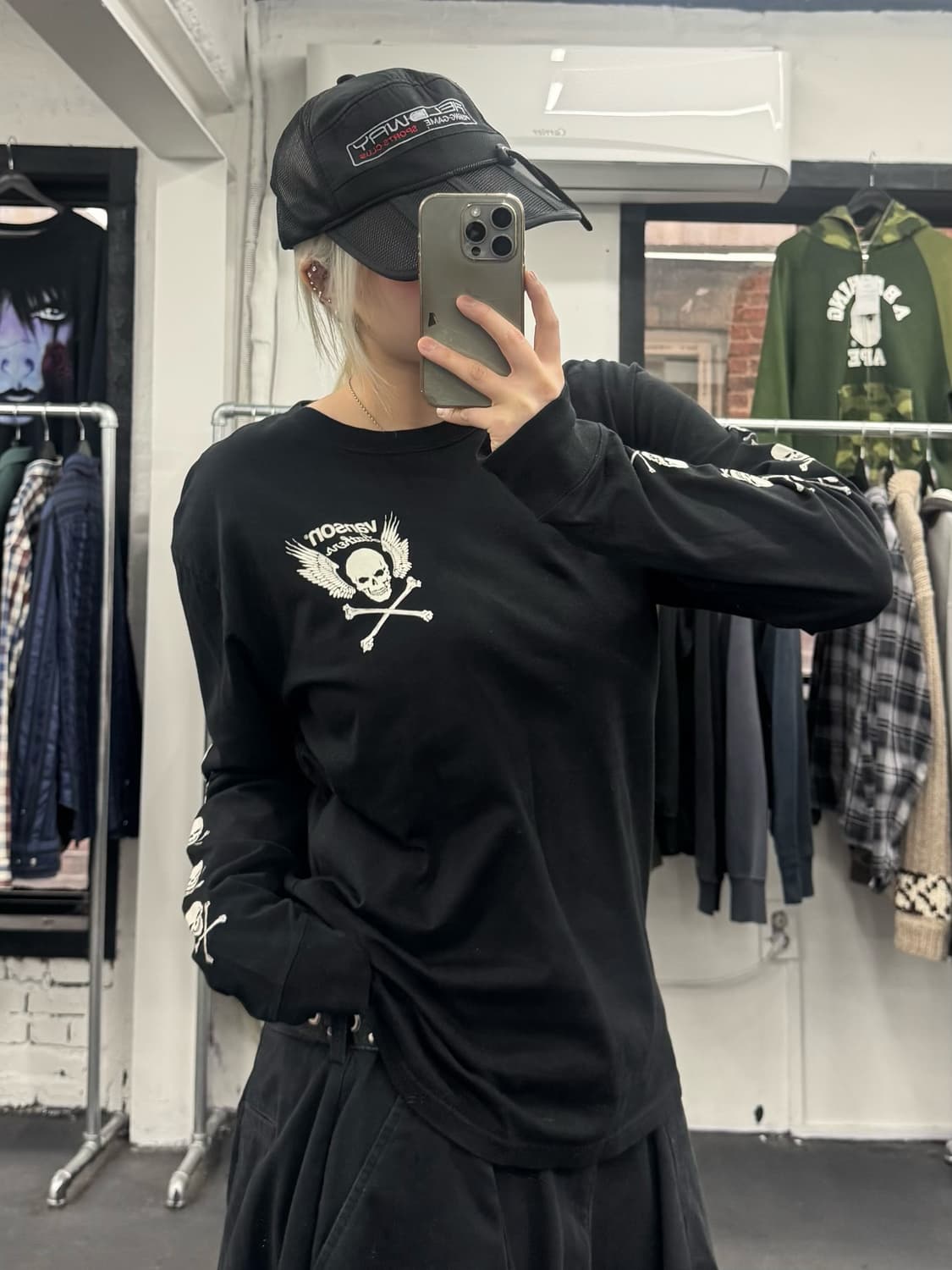 밴슨 레더 사이드 스컬 롱슬리브 상품이미지2