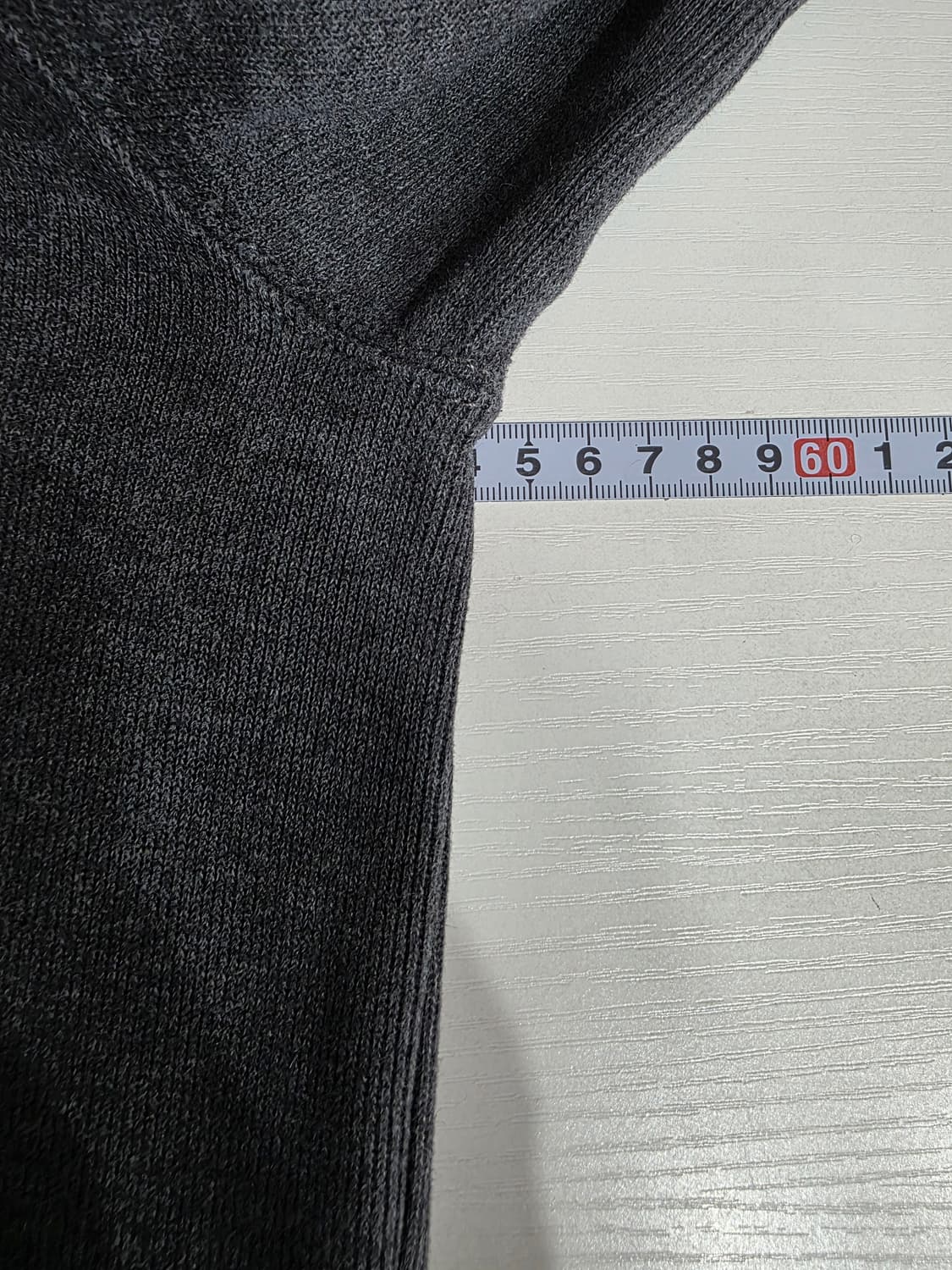 헤지스 숄더체크 하프넥 버튼 니트 티 100 상품이미지3