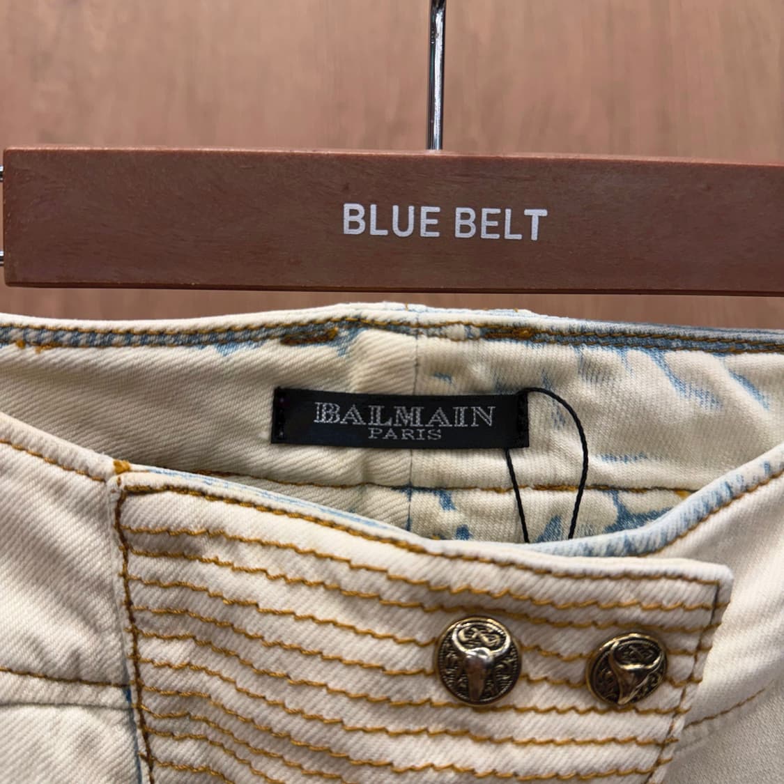 발망 팬츠 퀄팅 바이커 패널 언밸런스 플라이 디테일 슬림핏 아이보리 상품이미지7