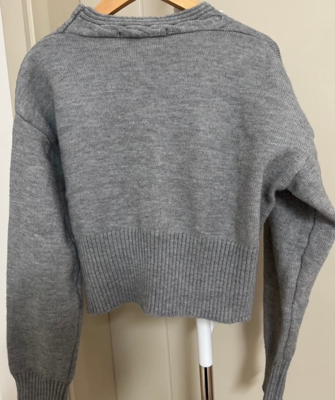 BNX 자수로고 반크롭 가디건 상품이미지3