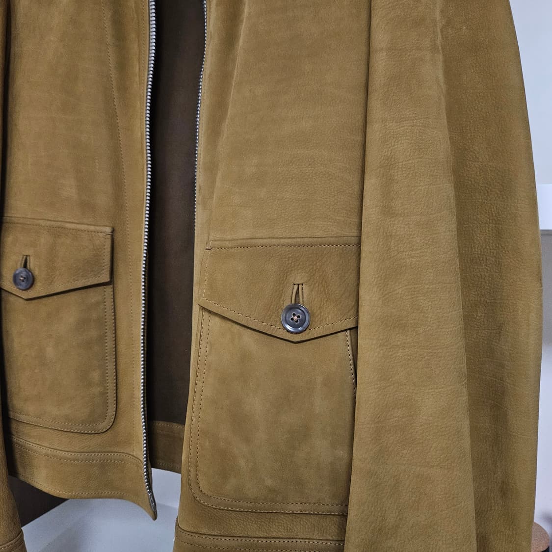 [48] 톰포드 버팔로 레더 스웨이드 트러커 워크 가죽 자켓 카멜 상품이미지3