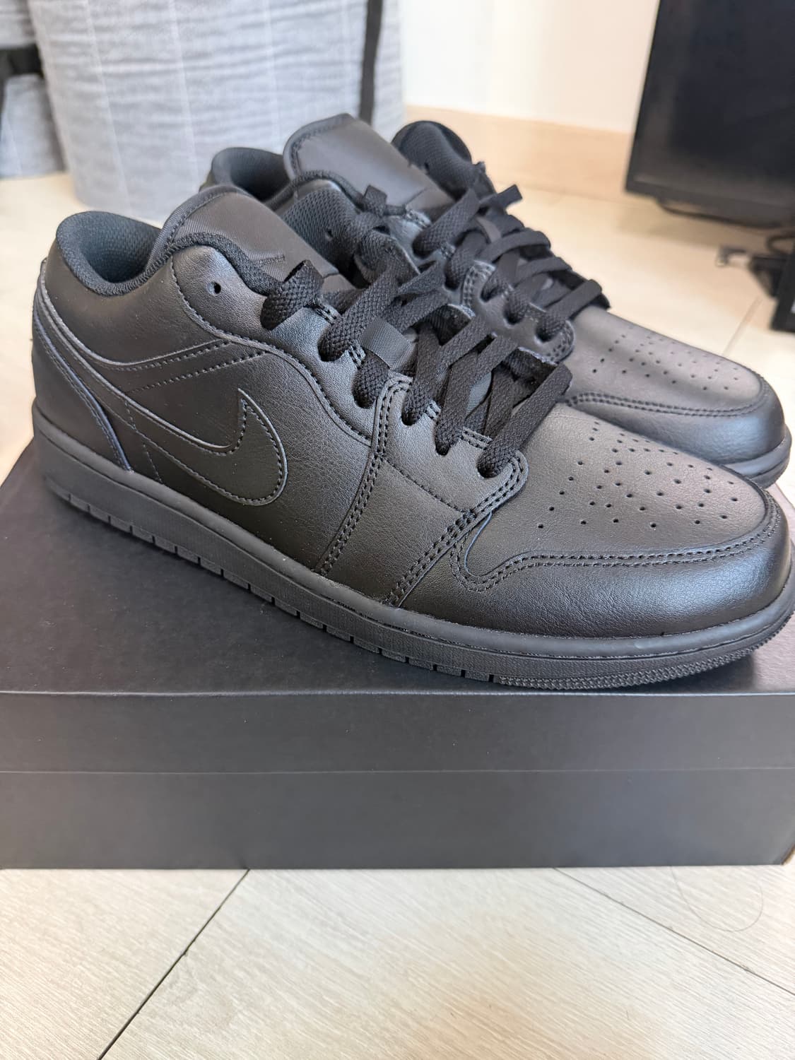 나이키 에어 조던 1 로우 블랙 새제품 상품이미지1